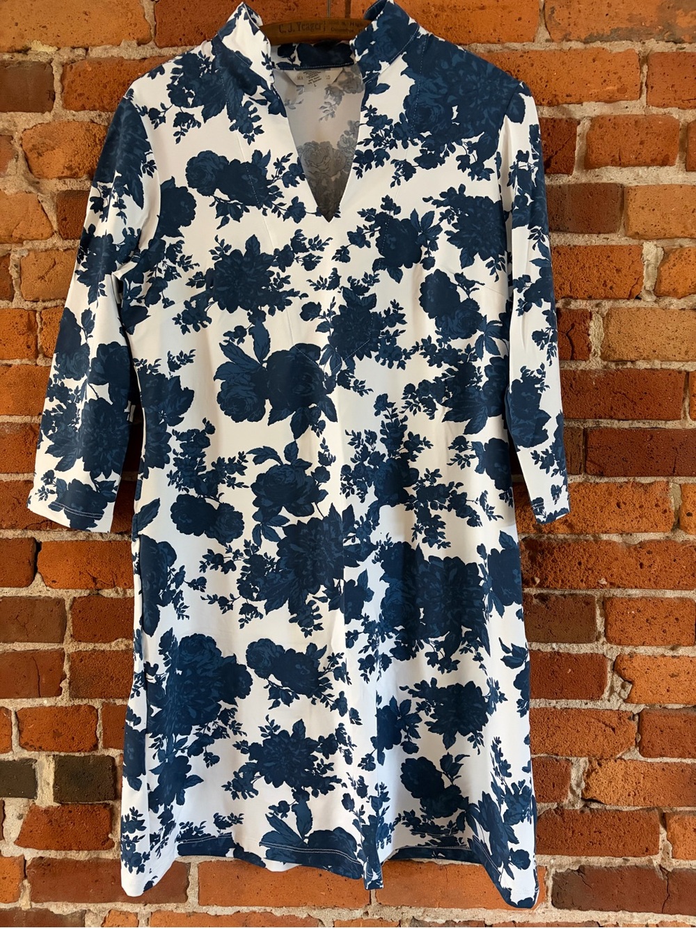 MAHI GOLD Navy and White Floral V-Neck Dress